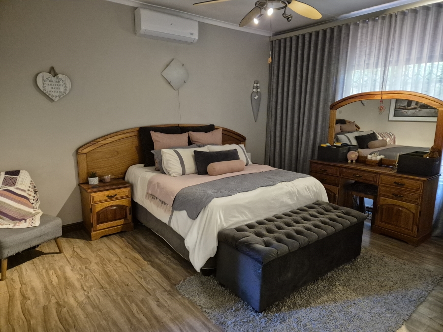 4 Bedroom Property for Sale in Wilkoppies North West